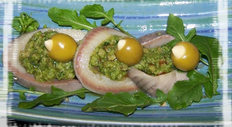 Śledź z migdałowym pesto