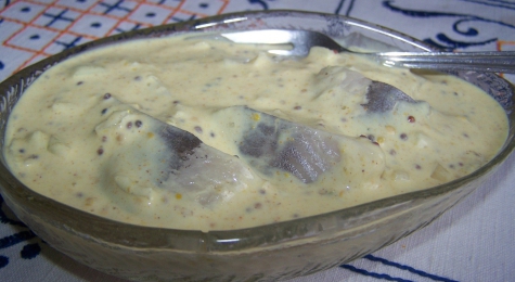 Filety śledziowe w sosie musztardowo-śmietanowym z curry